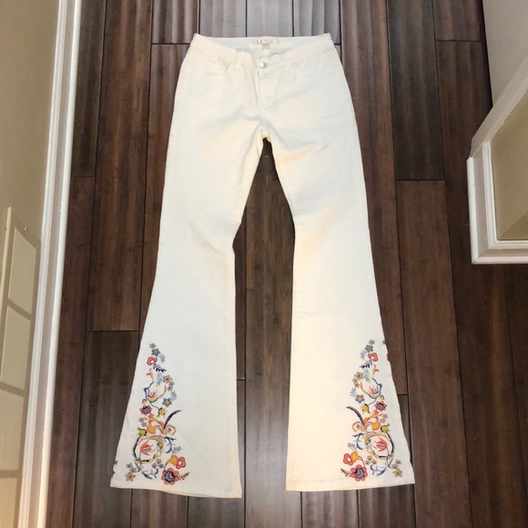 Boston Proper Denim - Boston Proper embroidered flared jeans size 4